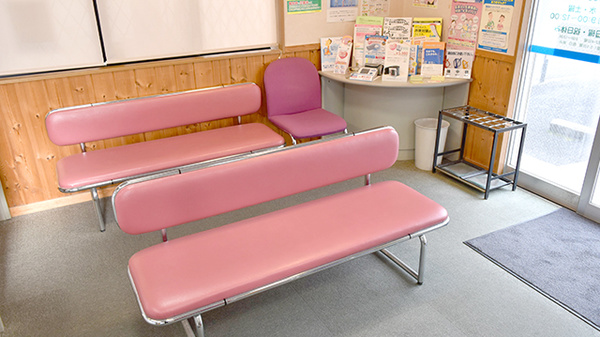 サンリツ薬局　本中山店の待合スペース