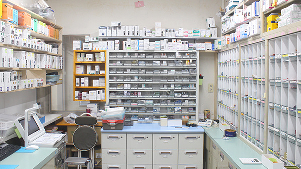 サンリツ薬局　谷塚店の調剤室