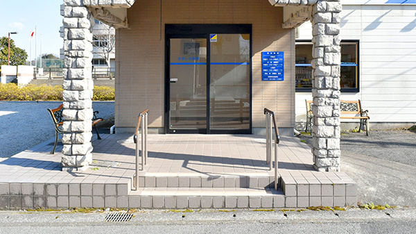 和代薬局の入口