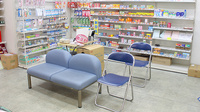 ブレーメン薬局　西青木店の待合スペース