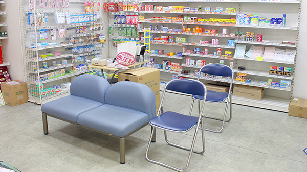 ブレーメン薬局　西青木店の待合スペース