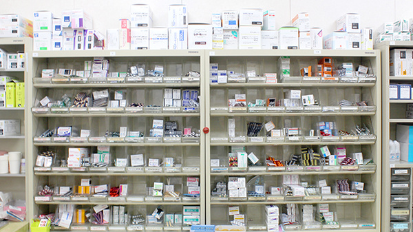 ブレーメン薬局　西青木店の薬棚