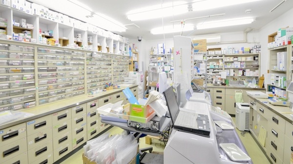 あい波田薬局の調剤室
