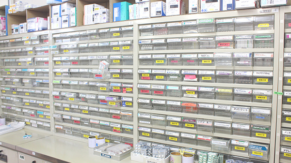 高野調剤薬局の薬棚