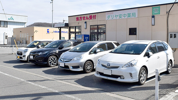 ダリヤ安中薬局の駐車場