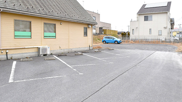 ダリヤ桜が丘薬局の駐車場