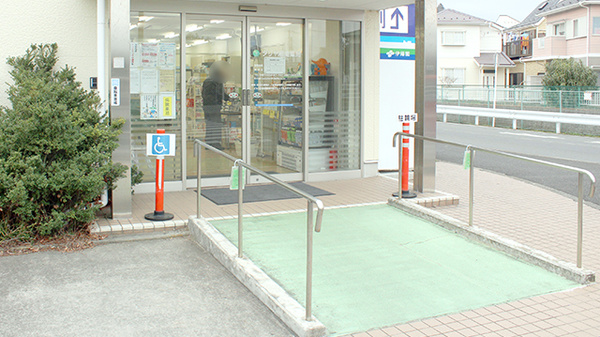 ダリヤ湘南薬局の入口