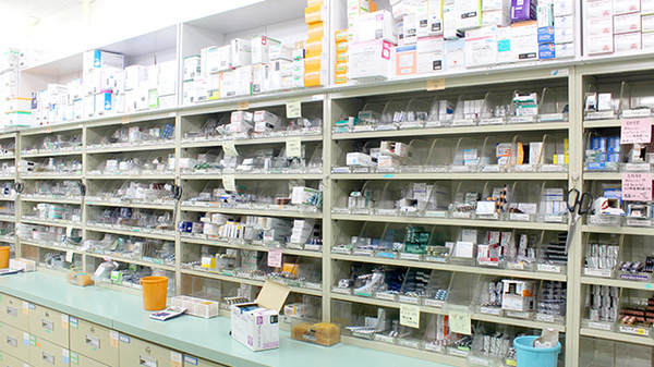 ダリヤ湘南薬局の薬棚