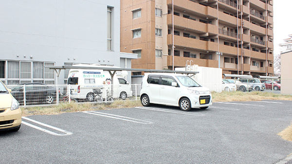 ダリヤ湘南薬局の駐車場