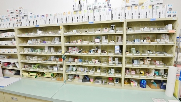 ダリヤ元町薬局の薬棚