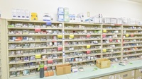 ダリヤ桂薬局の薬棚