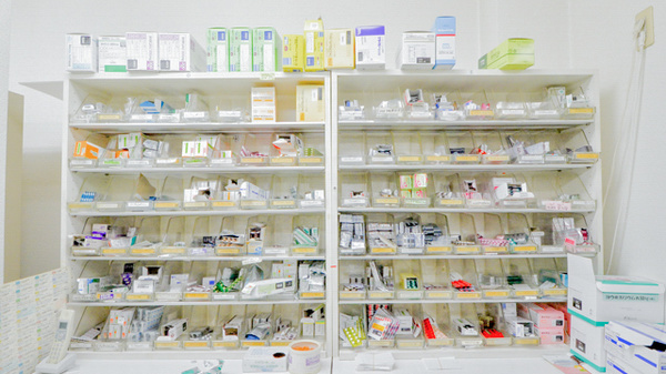 ダリヤ下関薬局の薬棚