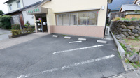 いしづ薬局の駐車場