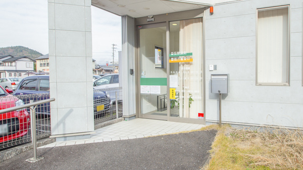 たかとみ薬局の入口