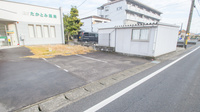 たかとみ薬局の駐車場