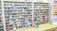 粕川調剤薬局の薬棚