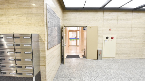 三丁目調剤薬局の入口