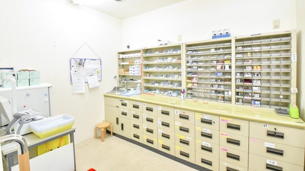 三丁目調剤薬局の調剤室