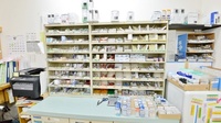 新川調剤薬局の薬棚