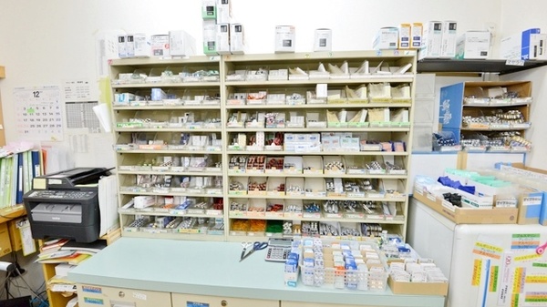 新川調剤薬局の薬棚