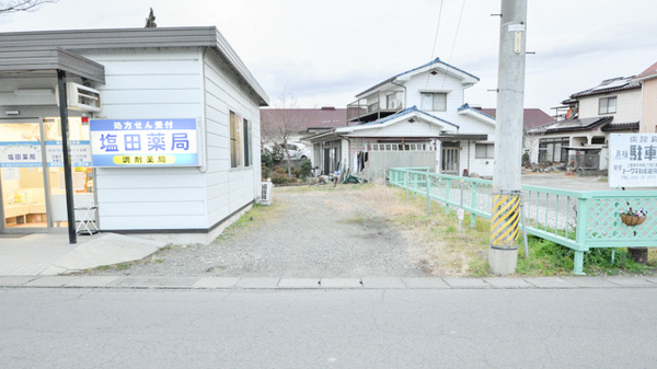 塩田薬局の駐車場