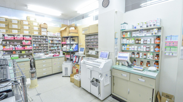しみず薬局プラファ調剤の調剤室