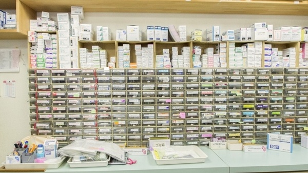 ごうど調剤薬局の薬棚
