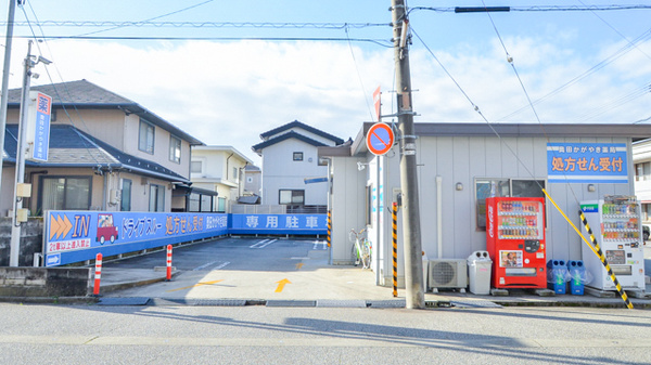 奥田かがやき薬局のドライブスルー