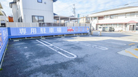 奥田かがやき薬局の駐車場