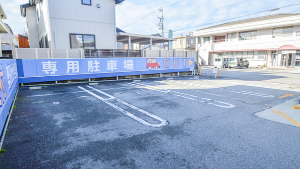 奥田かがやき薬局の駐車場