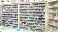 アポテカ薬局の薬棚