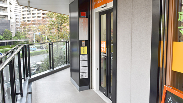 ファルマルシェ薬局　品川港南の入口