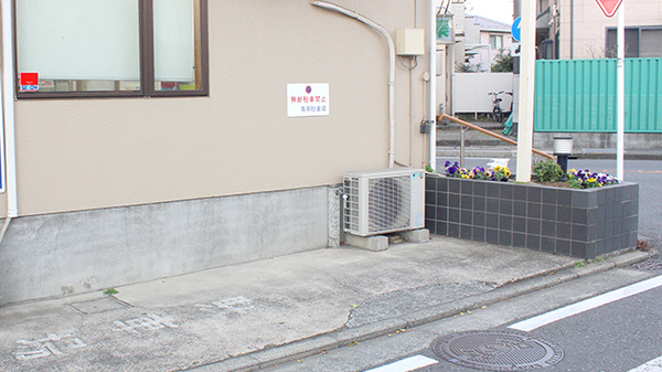小菅ヶ谷薬局の駐車場