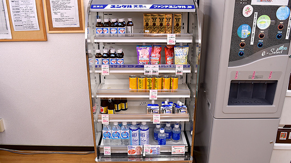 ヤックスドラッグ　仁戸名薬局の飲食物