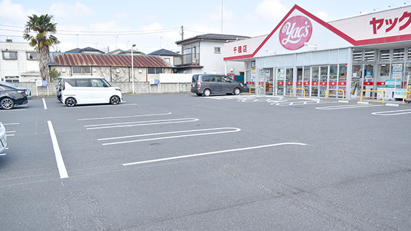ヤックスドラッグ　千種薬局の駐車場