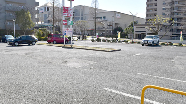 ヤックスドラッグ　土気薬局の駐車場