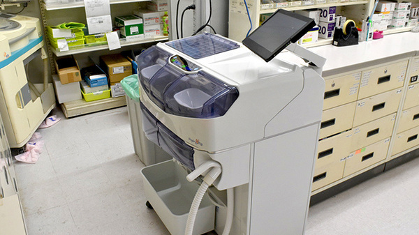 ヤックスドラッグ　辰巳台薬局の調剤器具