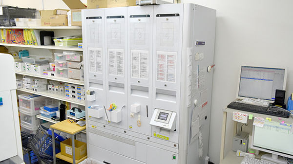 ヤックスドラッグ　北柏薬局の調剤器具