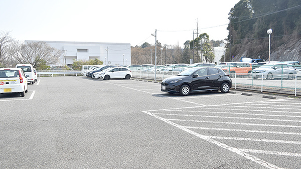 ヤックスドラッグ　北柏薬局の駐車場