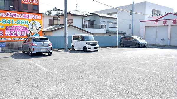 ヤックスドラッグ　船橋習志野薬局の駐車場