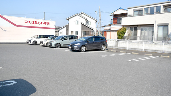 ヤックスドラッグ　つくばみらい平薬局の駐車場
