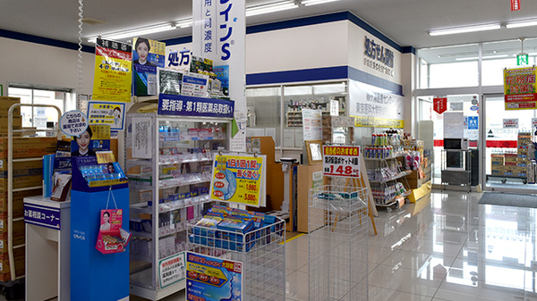 ヤックスドラッグ　荒川沖薬局の入口