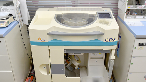 ヤックスドラッグ　荒川沖薬局の調剤器具