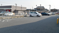 ヤックスドラッグ　荒川沖薬局の駐車場