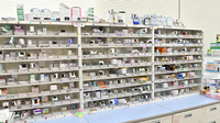 ヤックスドラッグ 潮来薬局の薬棚