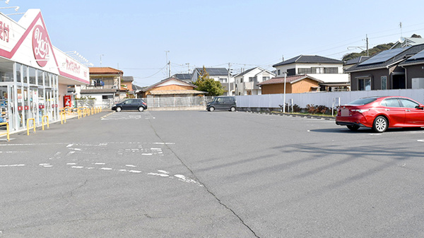 ヤックスドラッグ 潮来薬局の駐車場
