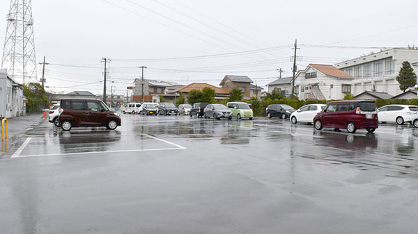 ヤックスドラッグ　姉崎薬局の駐車場
