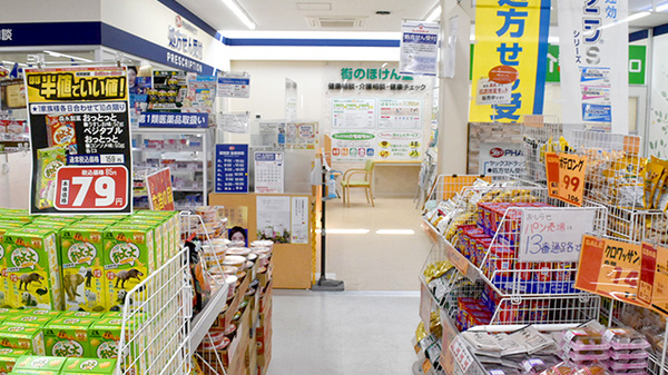ヤックスドラッグ　袖ヶ浦薬局の入口
