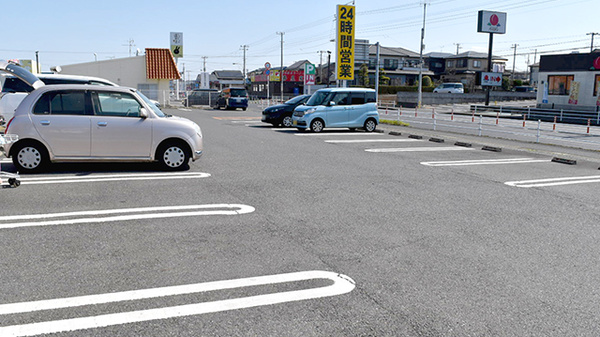 ヤックスドラッグ　袖ヶ浦薬局の駐車場