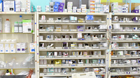 ヤックスドラッグ　夷隅薬局の薬棚